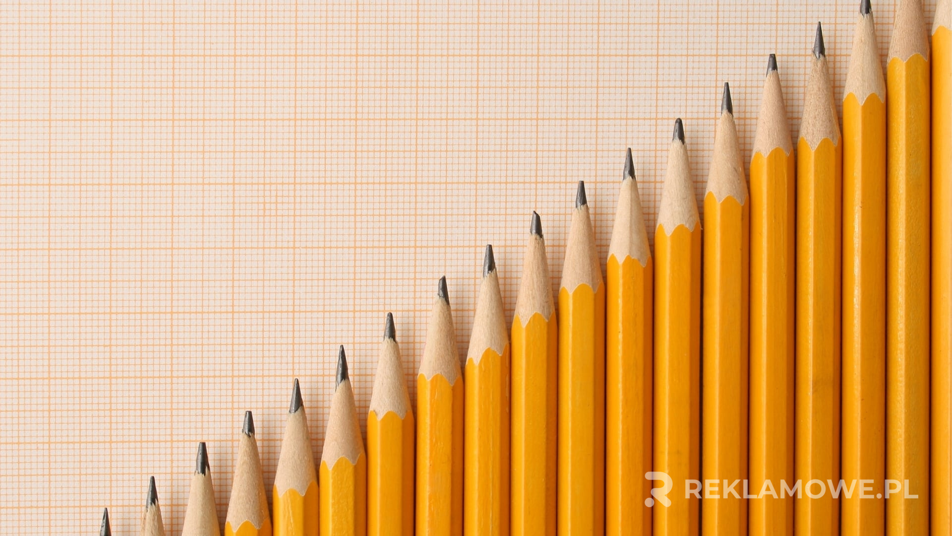 Ekologiczne ołówki reklamowe na biurku