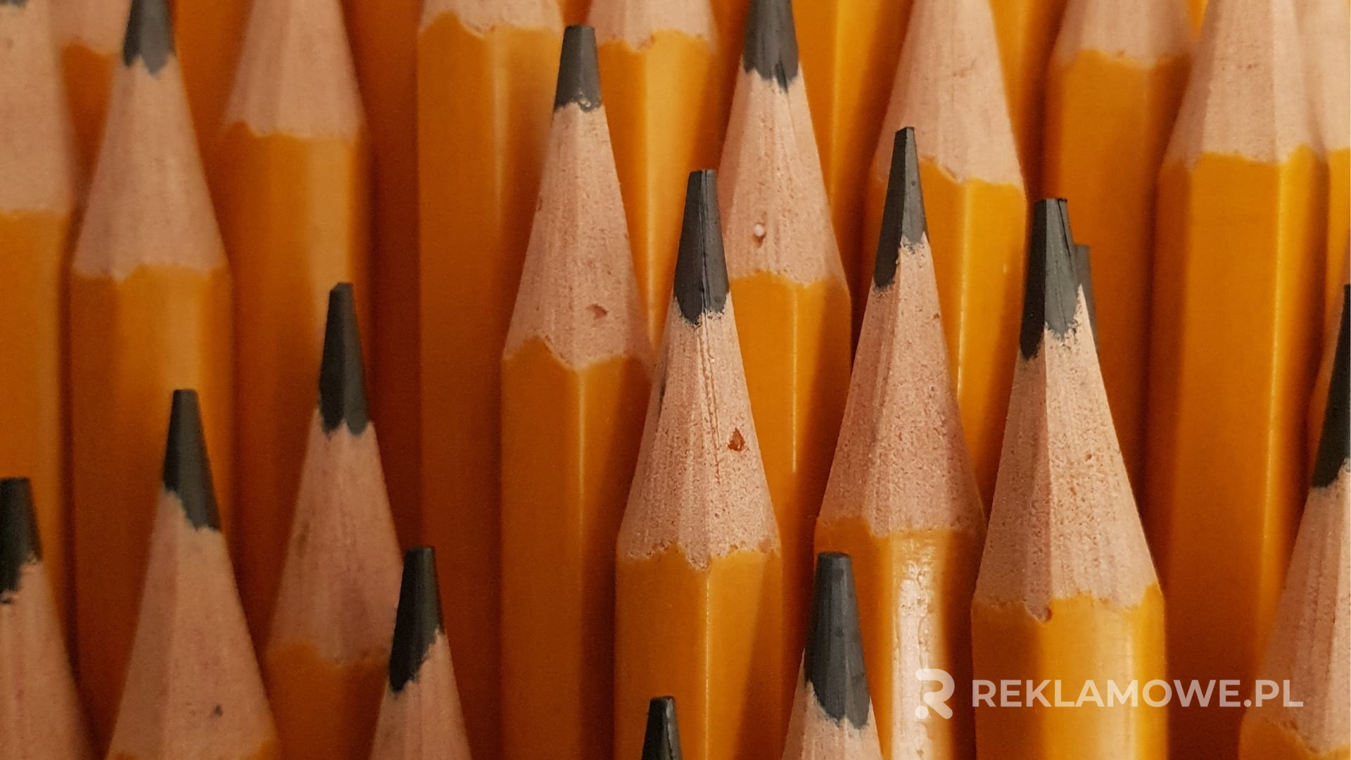 Ołówek z gumką jako praktyczny gadżet reklamowy
